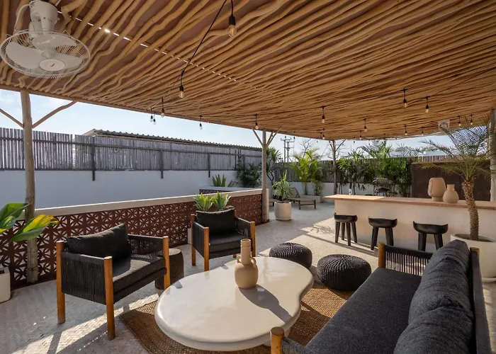 Sea-view Rooftop & Pool - 5min To Ocean - 2 Br Hébergement de vacances *